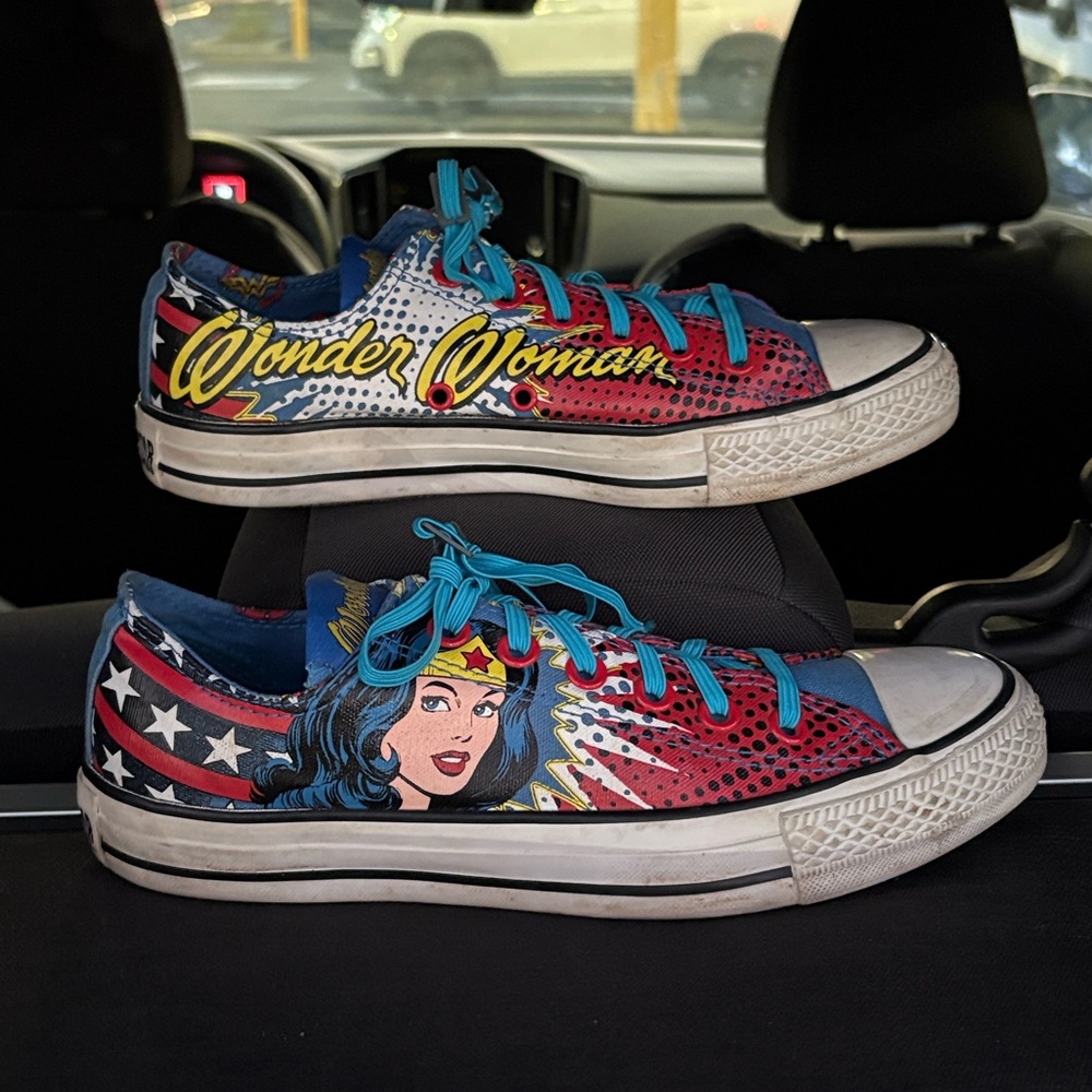 CONVERSE DC Comics Wonder Woman 131719F Low Top Sneakers EUC Wmn 8 ; Men 6